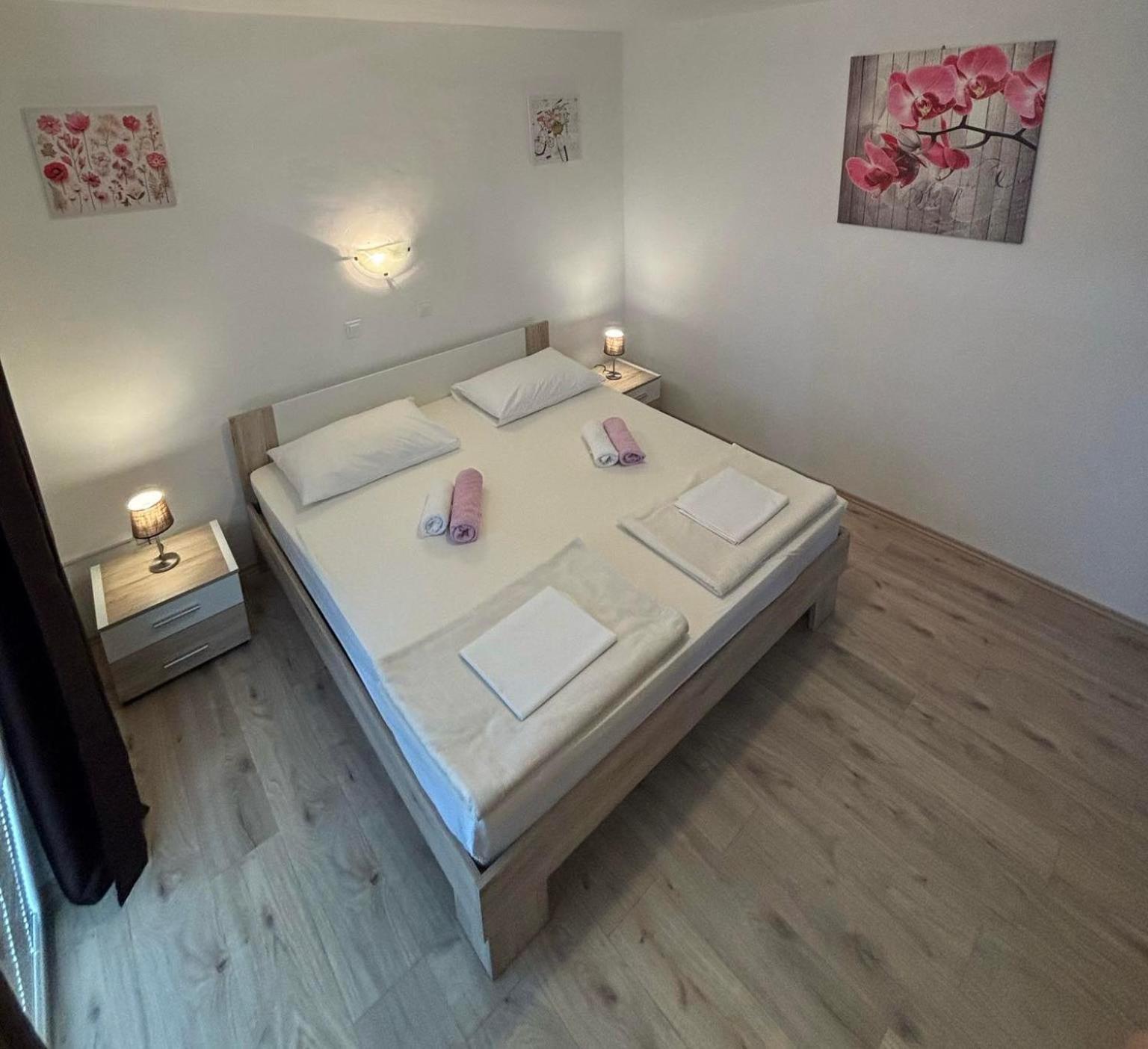Apartments Lota 스타리그라드 파클레니차 외부 사진