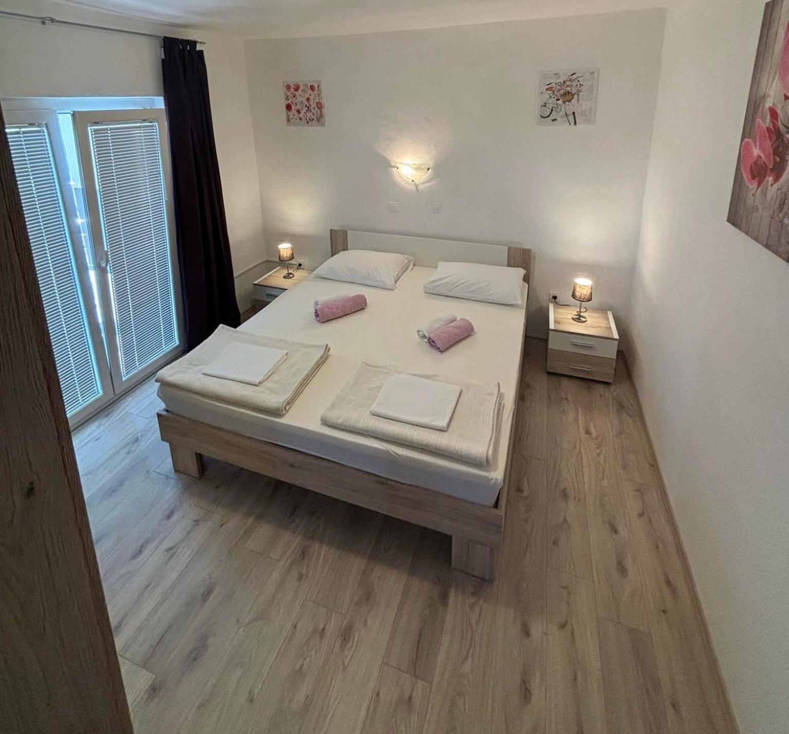 Apartments Lota 스타리그라드 파클레니차 외부 사진